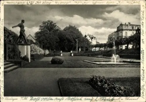 Ak Uerdingen Krefeld am Niederrhein, Hindenburgwall, Ehrenmal