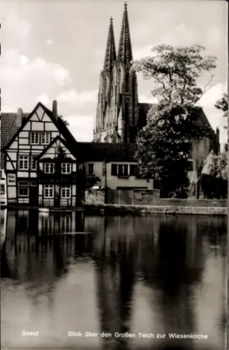 Ak Soest in Westfalen, Blick über den Großen Teich, Wiesenkirche, Fachwerkhäuser
