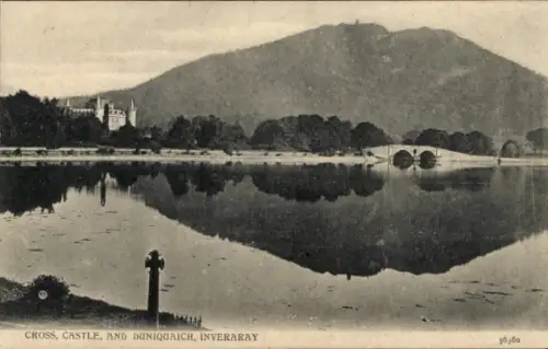 Ak Inveraray Loch Fyne Schottland, Inveraray Castle, Duniquaich Hill im Hintergrund