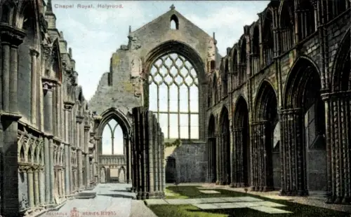Ak Holyrood Edinburgh Schottland, Ruinen der Chapel Royal,  hohe Fenster, Reliabilitätsserie 1955