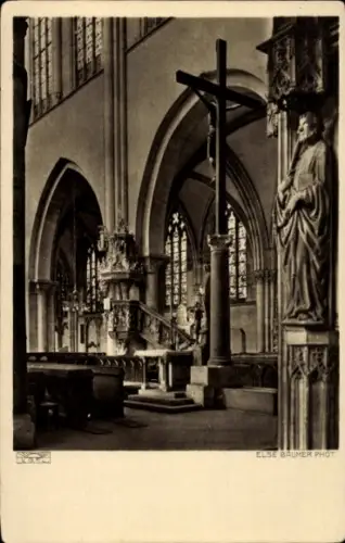 Ak Magdeburg an der Elbe, Innenansicht einer Kirche, Liturgiealtar, Kanzel, Kreuz, Statue