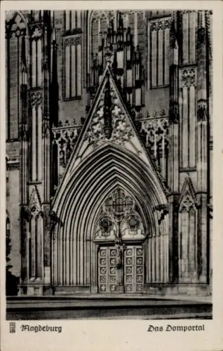 Ak Magdeburg an der Elbe, Detailliertes Domportal, gotische Architektur, Symmetrische Türen
