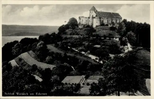 Ak Waldeck am Edersee Hessen, Schloß Waldeck, Edersee, Landschaft, Bäume, Wasser
