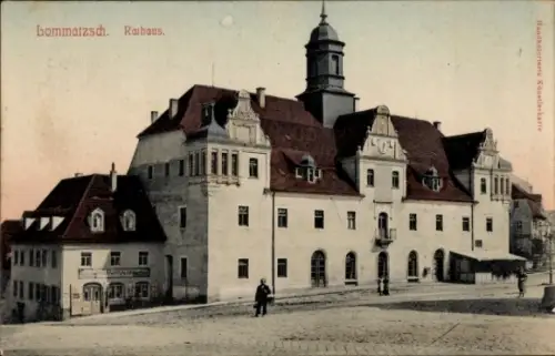 Ak Lommatzsch in Sachsen, Rathaus, handkolorierte Künstlerkarte, Ort: Lommatzsch