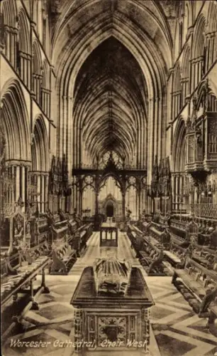 Ak Worcester West Midlands England, Worcester Cathedral, Innenansicht, Chor, Bänke, Altar