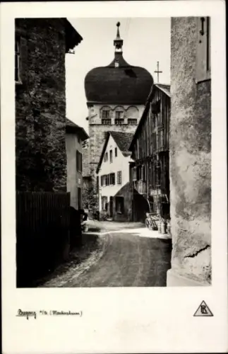 Ak Bregenz am Bodensee Vorarlberg, Straße, Türme, alte Gebäude, Schwarz-Weiß-Fotografie
