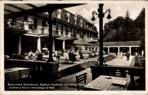 Ak Bad Brambach im Vogtland, Radium-Kurhotel mit Kaffee-Terrasse