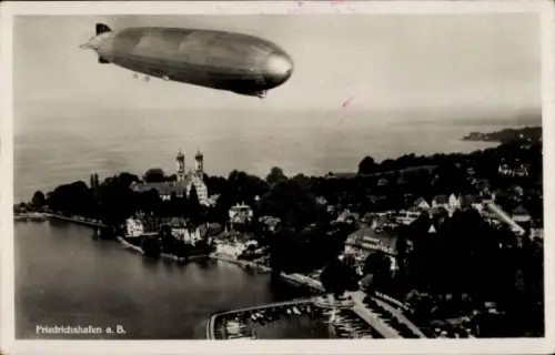 Ak Friedrichshafen am Bodensee, Luftschiff LZ 127 Graf Zeppelin, Fliegeraufnahme