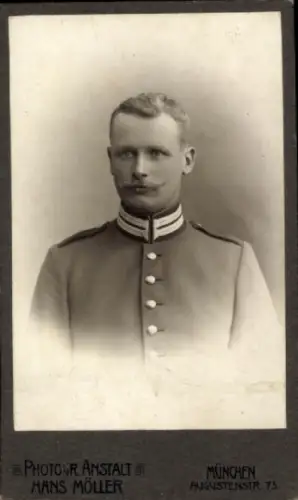 Kabinett Foto München, Deutscher Soldat in Uniform