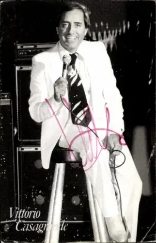 Ak Sänger Vittorio Casagrande, Portrait, Mikrofon, Autogramm