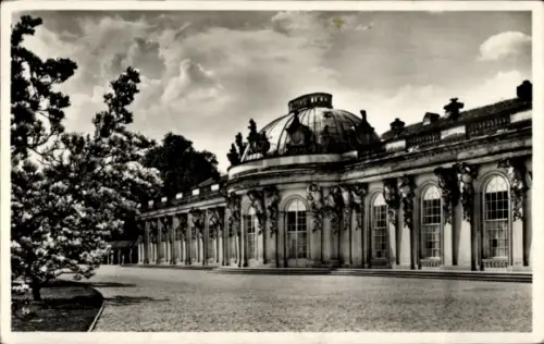 Ak Potsdam Sanssouci, Schloss Sanssouci,   Architektur, Bäume, Wolken
