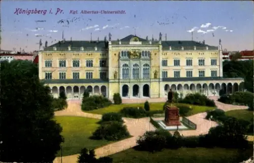 Ak Kaliningrad Königsberg Ostpreußen, Königsberg i. Pr., Kgl. Albertus-Universität, Denkmal im Vo