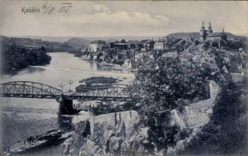 Ak Kadaň Kaaden Region Aussig, Flusslandschaft, Stadtansicht, Brücke, Bäume,  von Kaaden