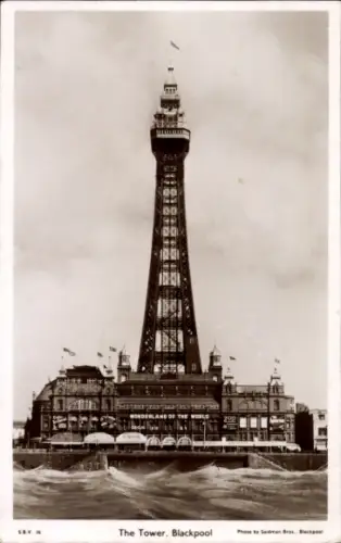 Ak Blackpool Lancashire England, Schwarze und weiße , Blackpool Tower, Foto von Sadman Bros.