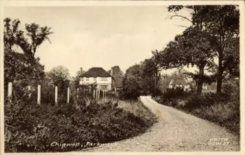 Ak Chigwell East England,  Parkway, Straße, Bäume, Haus