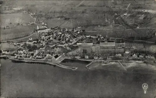 Ak Meersburg am Bodensee, Gesamtansicht, Luftaufnahme, Ballon des Grafen Zeppelin