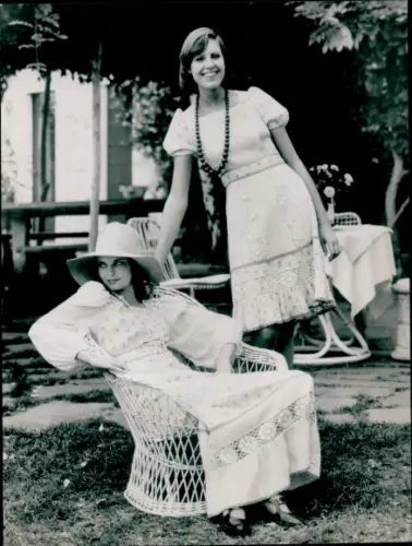 Foto Mode, Modell Lucie Linden, Frühling/Sommer 1974, Kleider im Provencestil