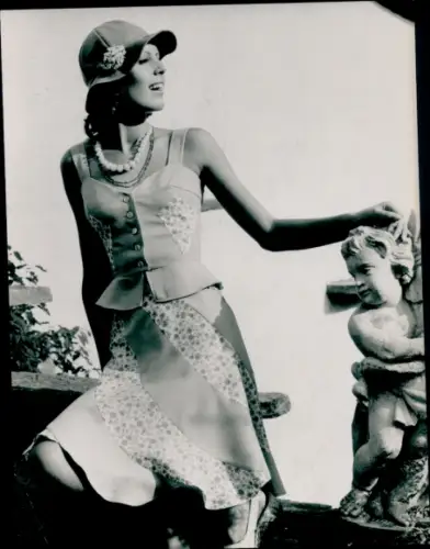 Foto Mode, Modell Lucie Linden, Frühling/Sommer 1974, Bananenrock