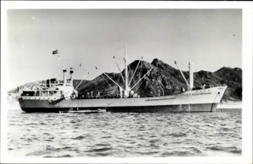 Foto Ak Französisches Frachtschiff vor der Küste, gebaut 1954, verkauft 1969