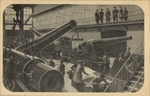 Ak Geschütze in einer Produktionshalle, 1. WK