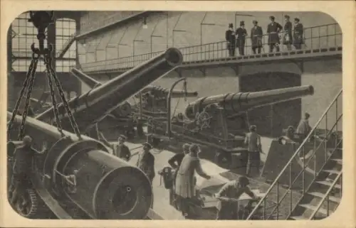 Ak Geschütze in einer Produktionshalle, 1. WK