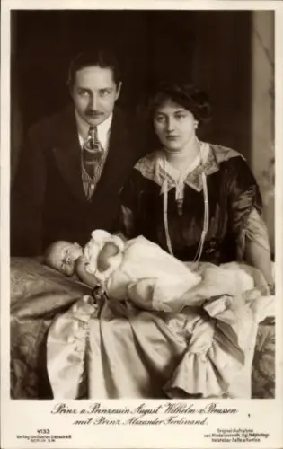Ak Prinz August Wilhelm von Preußen, Alexandra Viktoria, mit Prinz Alexander Ferdinand, Liersch 4133
