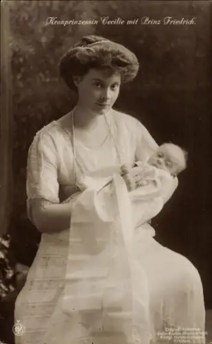 Ak Kronprinzessin Cecilie von Preußen mit Prinz Friedrich