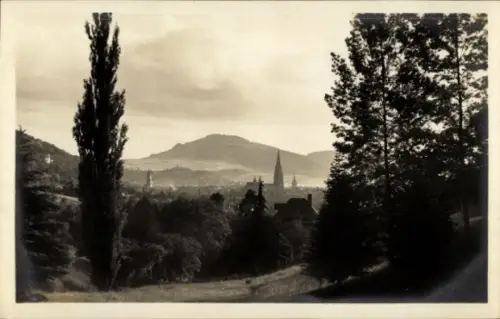 Ak Freiburg im Breisgau, Landschaft mit Bäumen, Hügeln, Kirche, Freiburg i. B.