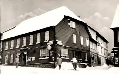 Ak St. Andreasberg Braunlage im Harz, Oderteich, Hotel Bergmann, Schnee, Skifahrer, Winterlandsch