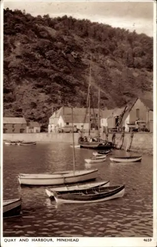 Ak Minehead South West England, Hafenansicht, Boote im Wasser, Gebäude am Ufer, ruhige Szenerie