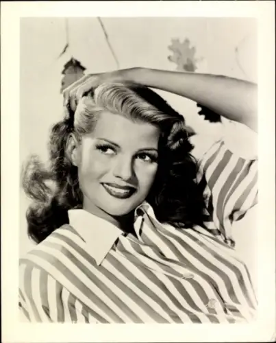 Ak Schauspielerin Rita Hayworth, Portrait