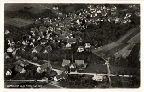 Ak Bittenfeld Waiblingen in Württemberg, Luftaufnahme von  viele Häuser, Felder, Wald