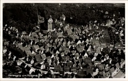 Ak Herrenberg in Württemberg, Luftansicht von  zahlreiche Dächer und Türme