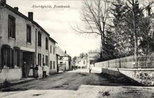 Ak Heutrégiville Marne, Straßenpartie