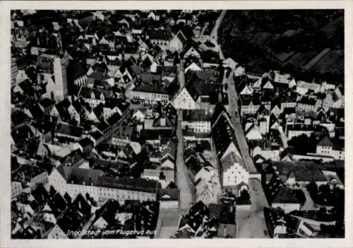 Ak Ingolstadt an der Donau Oberbayern, Luftaufnahme von  Stadtansicht, viele Dächer, Uhrturm
