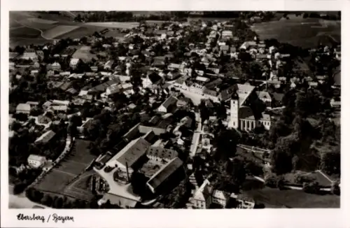 Ak Ebersberg in Oberbayern, Luftaufnahme von  Häuser, Bäume, Straßen