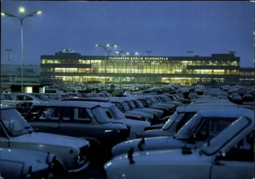 Ak Schönefeld bei Berlin, Flughafen, Interflug, Parkplatz, Trabant