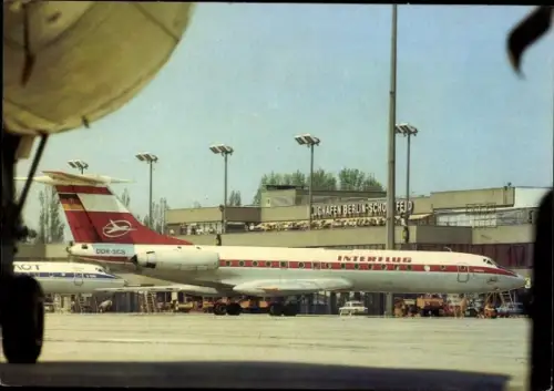 Ak Schönefeld bei Berlin, Flughafen, Interflug Flugzeug DDR-SCS, Aeroflot