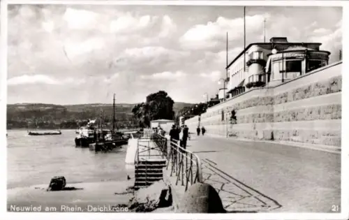 Ak Neuwied am Rhein,  Deichkrone, Fluss, Uferpromenade, Schiffe