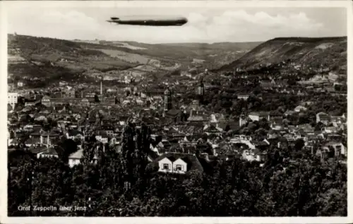 Ak Jena in Thüringen, Luftschiff Graf Zeppelin über der Stadt