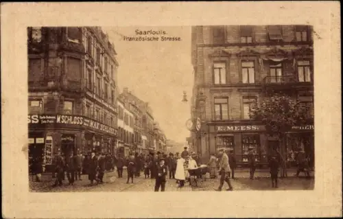 Ak Saarlouis im Saarland, belebte Französische Straße, Geschäft E. Meess, Max Schloss