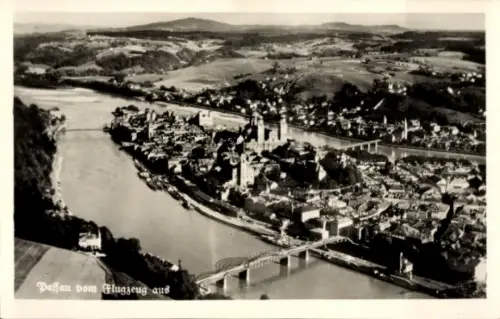 Ak Passau in Niederbayern, Luftaufnahme von  Flusslandschaft, Stadtansicht