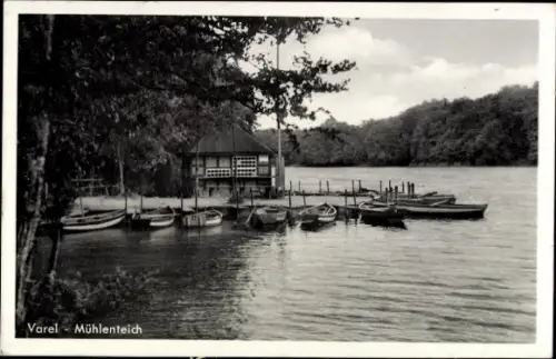 Ak Varel am Jadebusen, Mühlenteich, Boote am Anleger