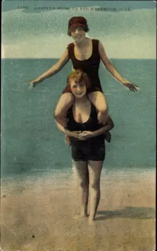 Ak Strand, Zwei Frauen in schwarzen Badeanzügen, Bademode