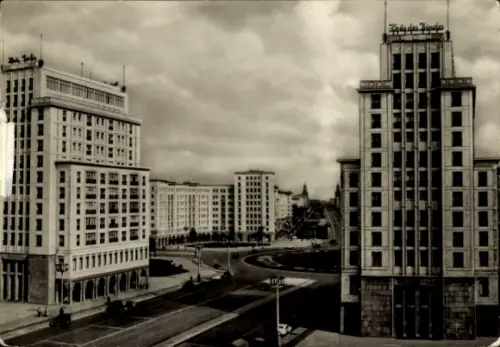 Ak Berlin Friedrichshain, Strausberger Platz, Hochhäuser