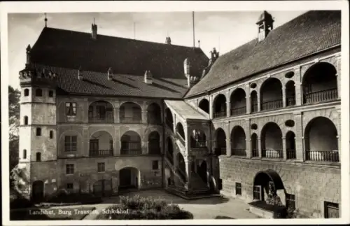 Ak Landshut in Niederbayern, Burg Trausnitz, Schloßhof,  Architektur, Landshut