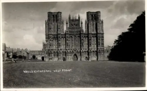 Ak Wells Somerset England, Wells Cathedral West Front, Flankerende Torentjes, Schwarz-Weiß-Foto