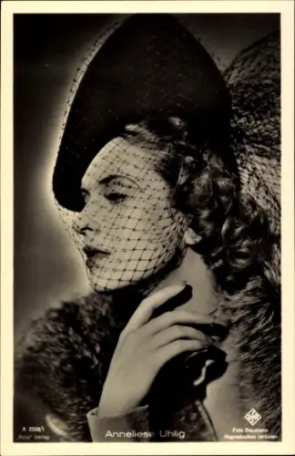 Ak Schauspielerin Anneliese Uhlig, Portrait, Hut mit Schleier, Ross A 2558 1, Ufa Film, Autogramm