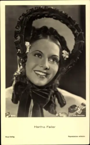 Ak Schauspielerin Hertha Feiler, Portrait, Haube, Ross Verlag A 2818/1, Autogramm