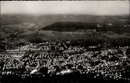 Ak Pfullingen in der Schwäbischen Alb, Luftaufnahme von  viele Häuser, ländliche Umgebung